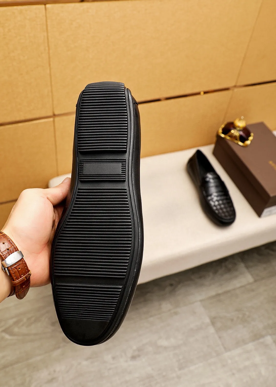 Men's Men's Shoes 💰: 420 💐BV Men's Slip-on Shoes® [BOTTEGA VENETA] Official website counter new model, one-to-one mold opening ⚠Italian calfskin embossed ➕Cow 🐂 leather lining. Driving slip-ons, available at counters, sizes 39-44 (38.45🉑️customized)